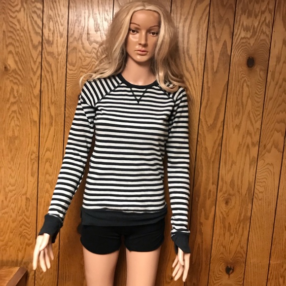 Lululemon Open your Heart long Sleeve II - Reversible black & White Size none - Picture 2 of 13